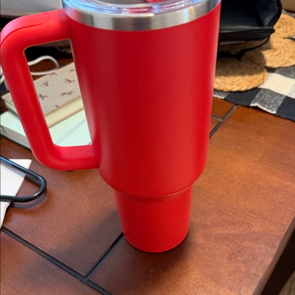 Stanley Red Insulated Tumbler - Picture 2 of 6